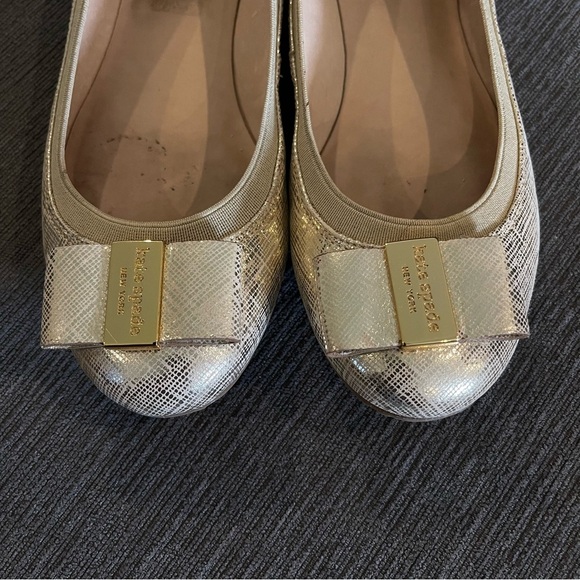 Kate Spade Tock Bow Ballet Flats Metallic Gold Logo - Size 6.5 - Picture 2 of 8
